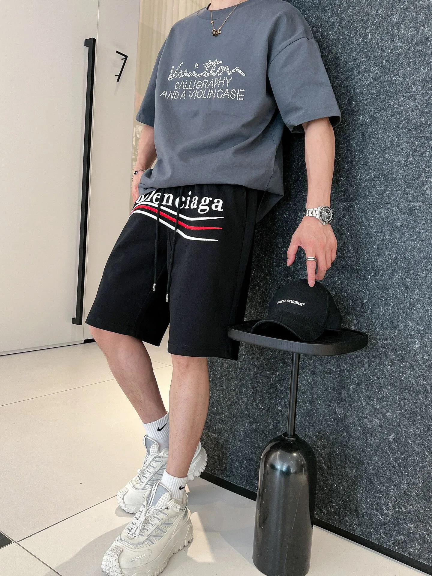 Balenciaga's three-standard complete 2026 summer New Arrival men's casual shorts, advanced custom-made Breathable fabric, Breathable fabric, extremely stretchy and comfortable, impeccable details, top-grade accessories, original logo design concept, delicate and soft feel! The upper body fit is awesome! Size: M-XXXL Please state your height and weight when ordering